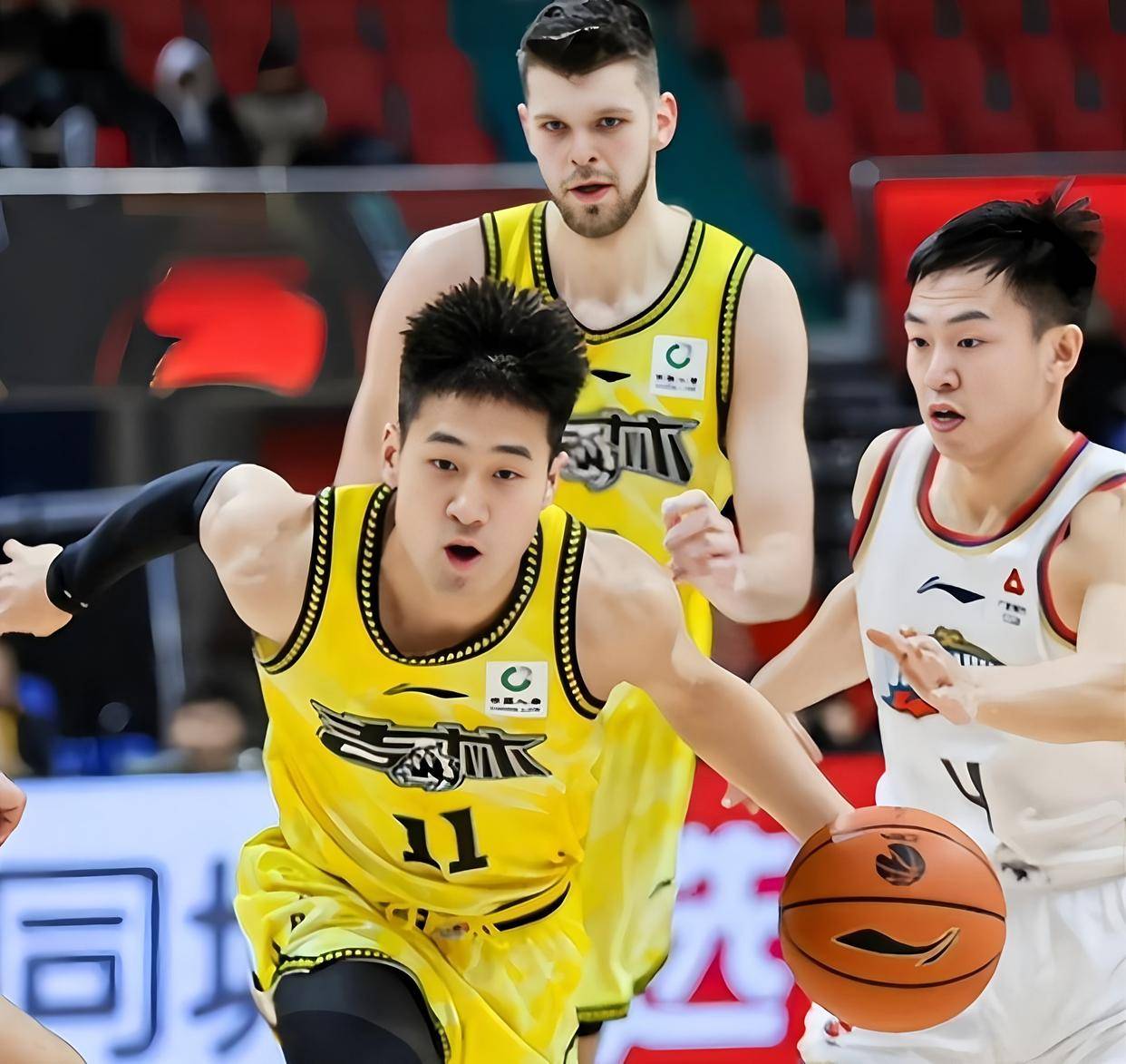 重磅！风云突变广厦男篮国际比赛日防线松动窗口期广州队官宣签约，浙江稠州再遭质疑备战葡超的简单介绍