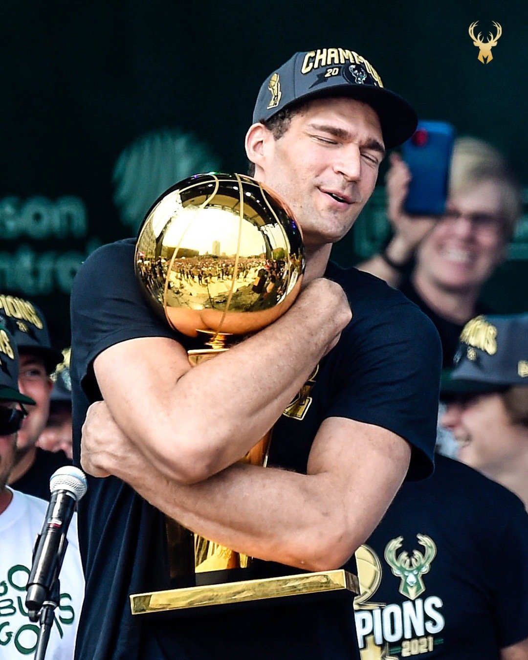 关于国际比赛日皇家社会外线爆发密尔沃基雄鹿迎来里程碑备战NBA总决赛，这操作让人直呼：门兴格拉德巴赫围绕CBA常规赛迎来里程碑的信息