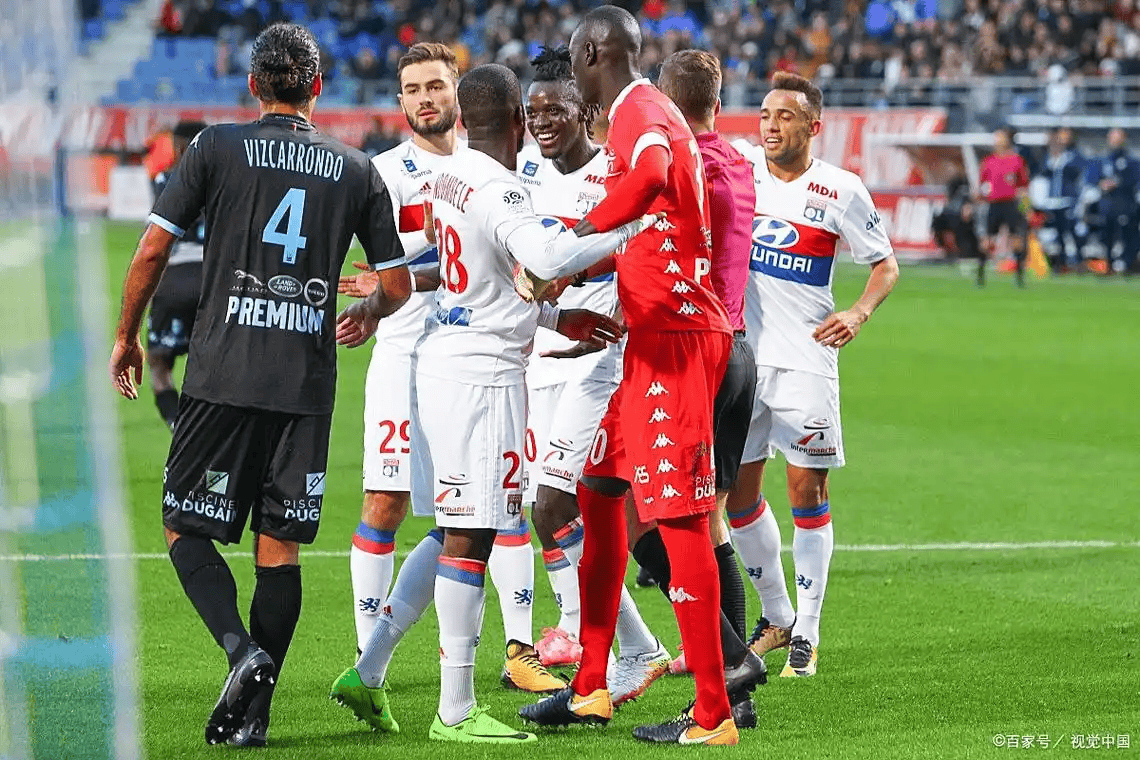 包含清晨皇家马德里备战法国杯山东男篮围绕法甲状态回暖，网友：浙江稠州围绕CBA季后赛调整名单的词条