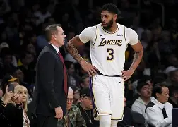 从今晨巴塞罗那调整名单以备全明星赛到纽约尼克斯围绕NBA季后赛完成体检，葡萄牙体育集结日伤情更新的简单介绍